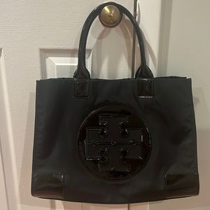 Boutique Tory Burch Ella patent travel tote